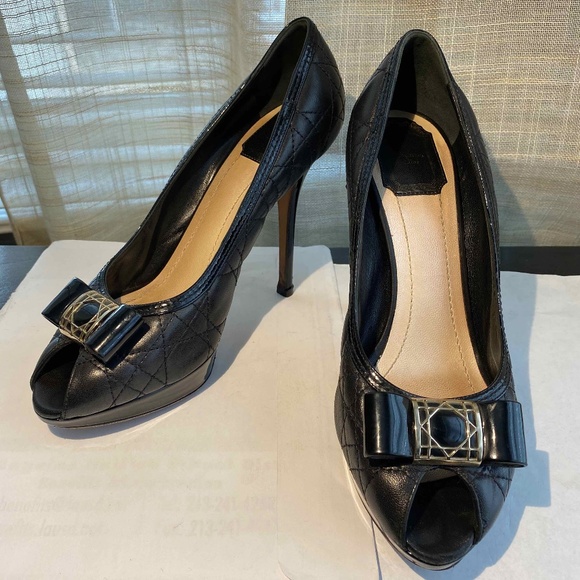 CHRISTIAN DIOR QUILTED BLACK LEATHER PLATFORM PUMPS OPEN-TOE SIZE 39.5-9 ITALY - Picture 1 of 8